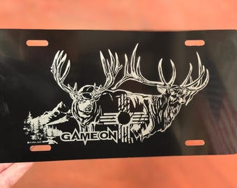 The rut buck and bull GAME ON design. Engraved front license plate.