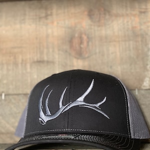 MULTIPLE COLOR CHOICES Game On bull elk shed snap back black/charcoal