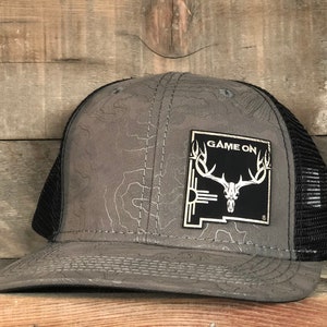 Game On TOPO snap back hat charcoal