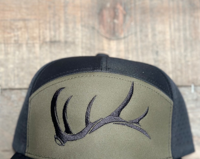 Game On Elk shed -7 panel vented solid back Flat Bill snap back