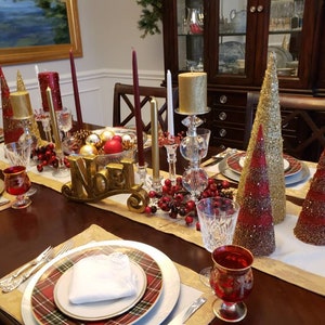 Festive and formal holiday season table runner and six matching placemats.