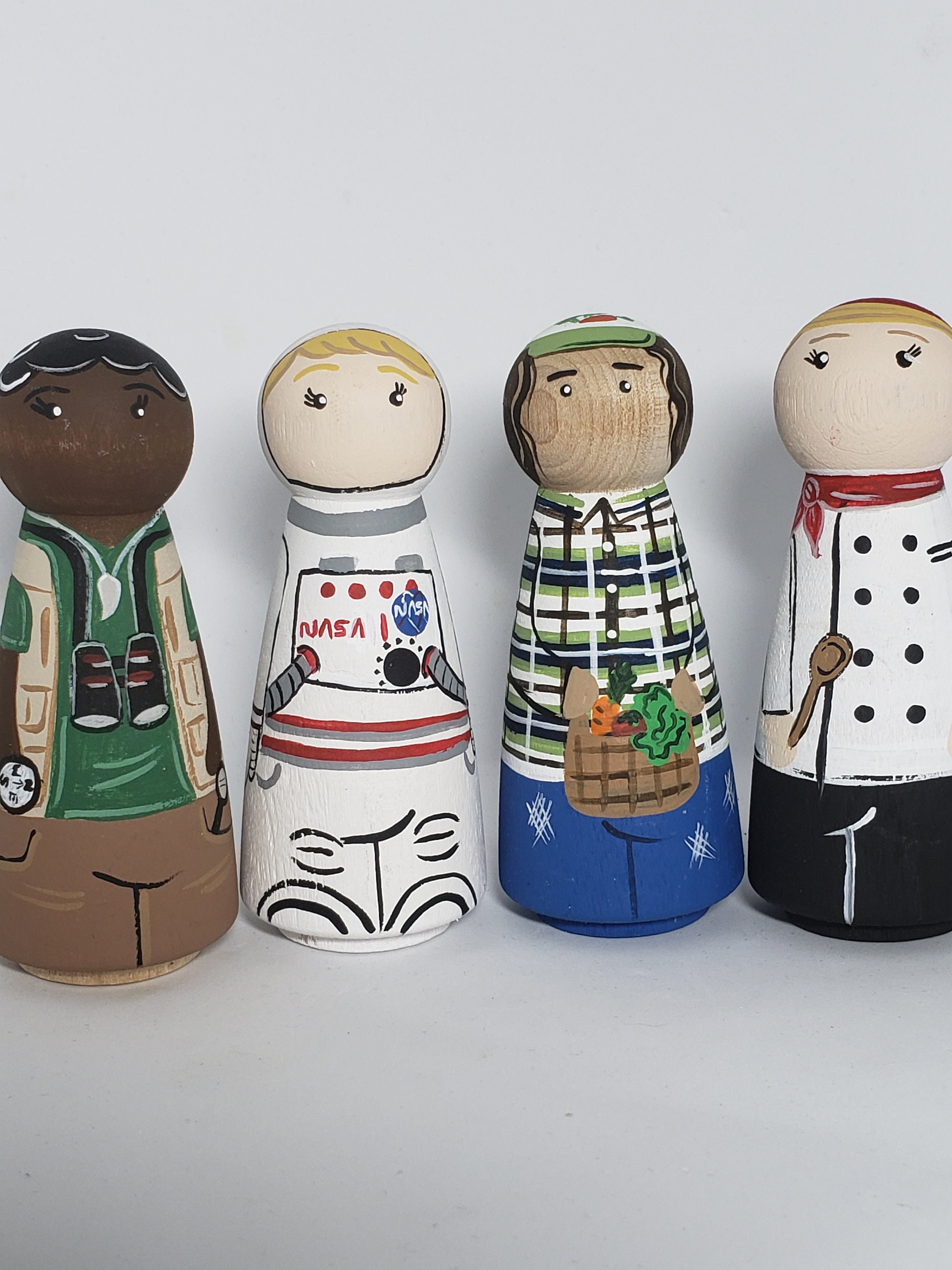 Community-helper-peg-poppen, carrière-peg-poppen, peutercadeau, Canadese  advocaat, barrister-pop, piloot/danser/politiepop, dokter-peg-pop - Etsy  België, image size:2250x3000