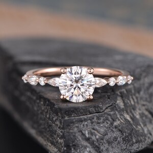 Unique Moissanite Engagement Ring Rose Gold 6.5mm/1CT Round Cut MOissanite Ring Colorless Moissanite Side Stone Bridal Women Ring