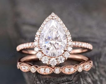 Anello di fidanzamento con moissanite a forma di pera da 3,5 ct in oro rosa, set nuziale con anello impilabile con moissanite a forma di pera, anello con alone a goccia Art Deco da 8 x 12 mm
