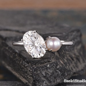Toi Et Moi Oval Moissanite Engagement Ring 1.37Ct Oval 6*8mm engagement ring Pearl & Diamond Ring Two Stone White Gold Ring Anniversary Ring