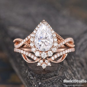 Art Deco Engagement Ring Set 2pcs Rose Gold Bridal Set Halo Infinity Diamond Pear Shaped Moissanite Engagement Ring Milgrain Gift for her