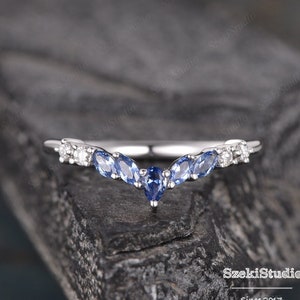 Lavendel Marquise Saphir Ehering Geschwungener Geburtsstein Ehering Unikat zierliche Ringe Brautring Stapelring