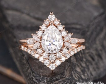 1.5ct Pear Shaped Moissanite Ring Set Rose Gold Bridal Set Solitaire Engagement Ring Halo Diamond Ring Cluster Women Promise Anniversary 2pc
