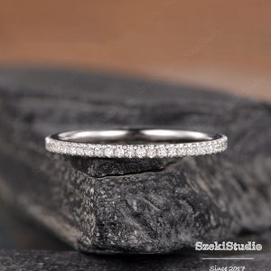 Women's thin diamond wedding band hotsell
