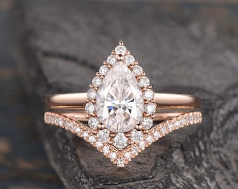 1.6ct Moissanite Vintage Ring Set Pear Shaped Engagement Ring Set Rose Gold Women Bridal Set Halo Diamond Wedding Jewelry Ring Set Enhancer