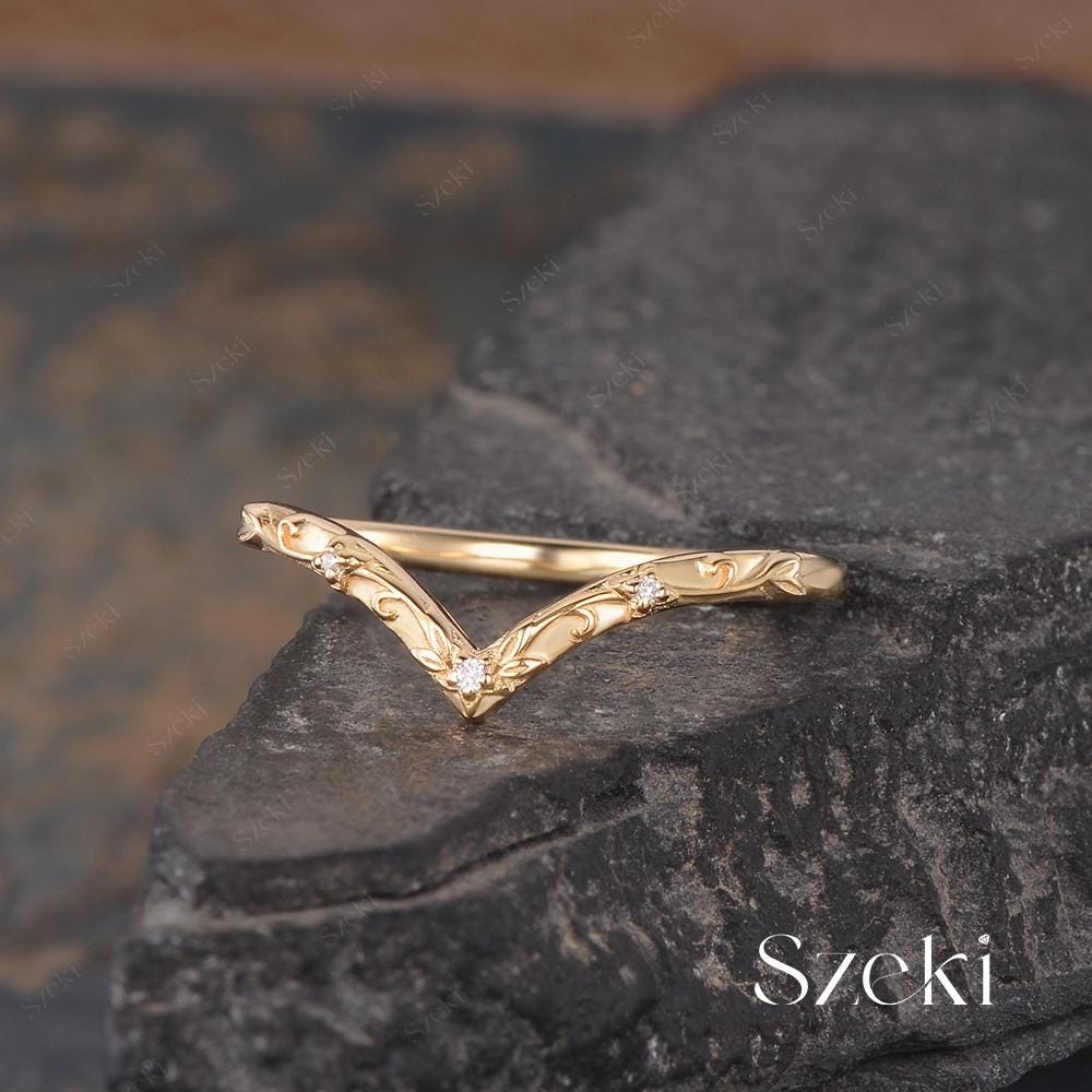 Vintage Moissanite Curved Wedding Band Yellow Gold Flower Wedding Band ...