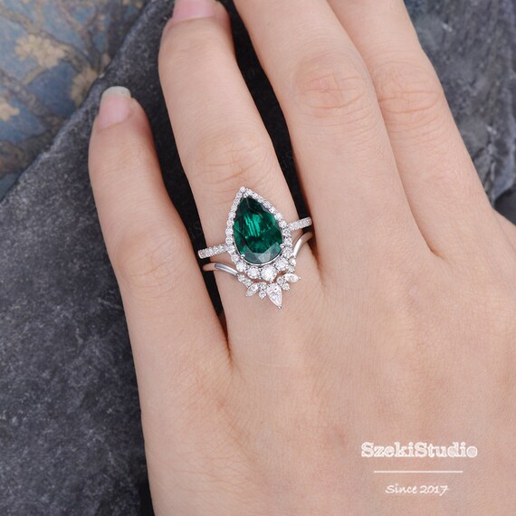 Pear emerald ring outlet