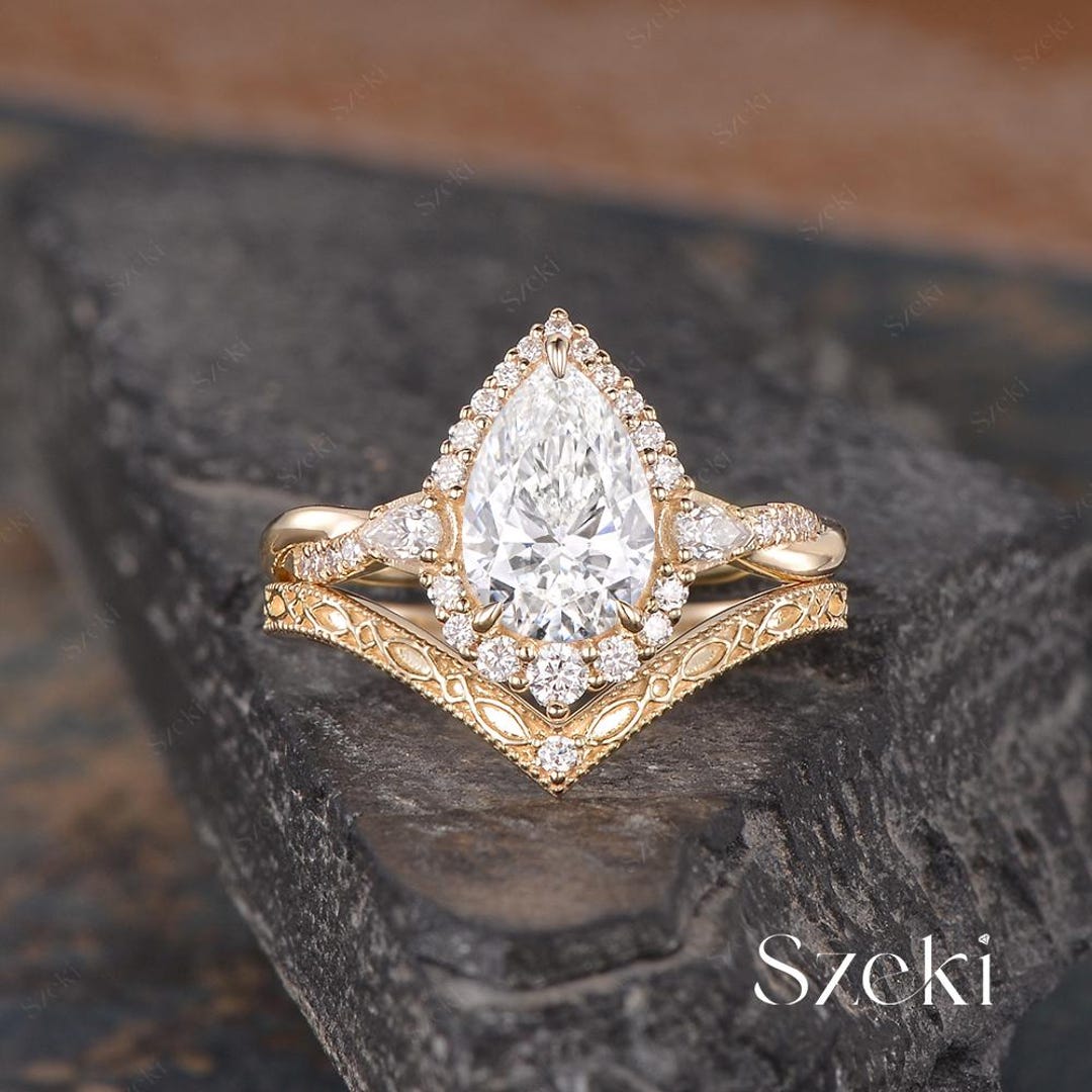 Unique Pear Shaped Lab Diamond Engagement Ring Set Yellow Gold Twisted ...