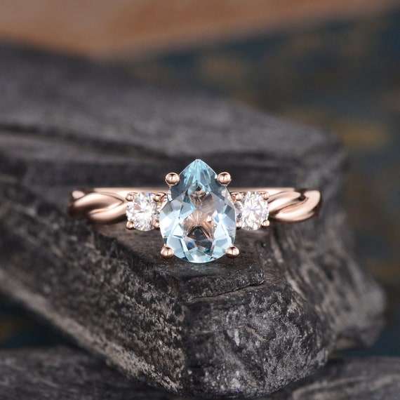 Aguamarina anillo de compromiso sale
