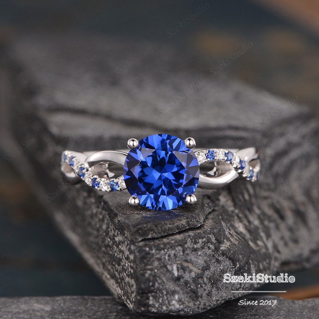 Dazzlingrock Collection 0.90 Cttw 10k Zafiro Azul Redondo Para Mujer Espiral Nupcial Anillo De Compromiso Conjunto De Bandas A Juego, Oro Blanco Sólido, 5, Oro Blanco Zafiro Azul Oro Blanco, Zafiro