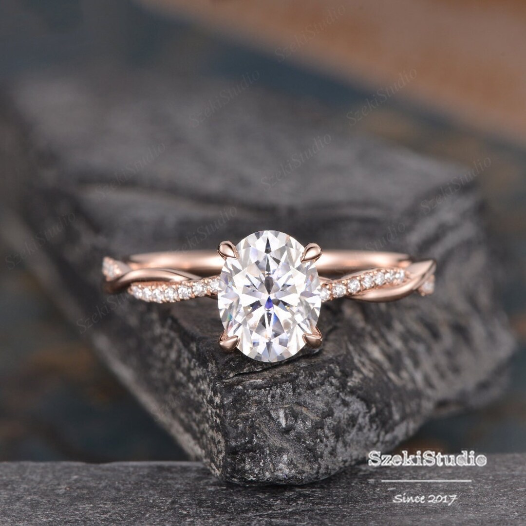 Solitaire Oval Moissanite Ring Rose Gold Diamond Matching Ring Set