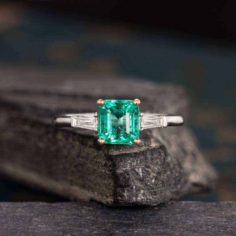 New 18ct White Gold Emerald & Diamond Ring, UK Size N