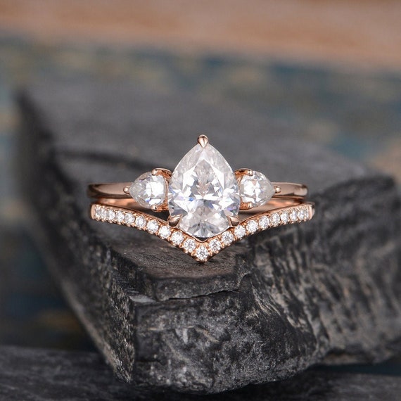 Pear Shaped Bridal Set Moissanite Engagement Ring Set Rose Gold Three Stone Ring 3 Stone Ring Unique Jewelry Bridal Women Wedding Ring Etsy Canada
