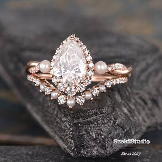 1.6ct Pearl Moissanite Engagement Ring Set Rose Gold Women Pear Shaped Moissanite Bridal Set Halo Infinity Diamond Wedding Jewelry Ring 2pcs