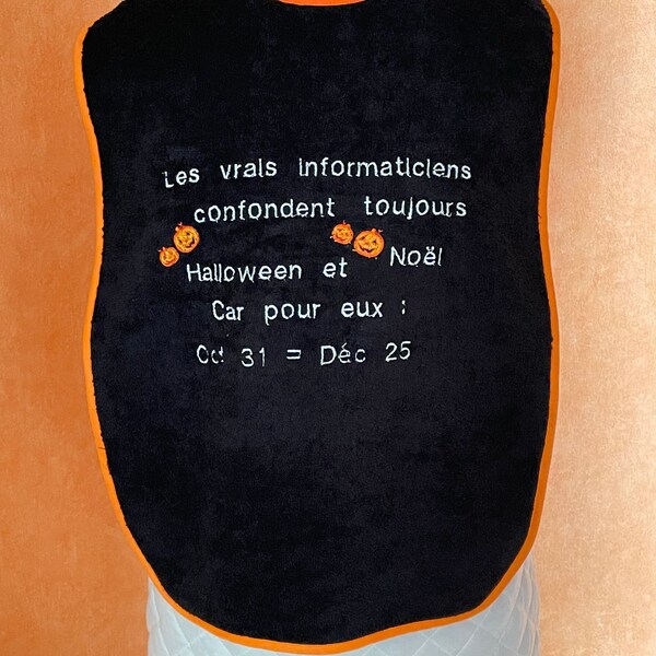 Bavoir adulte  tissu coton éponge noire // Serviette de table adulte // Protection table personnalisé texte // Broderie petite citrouille