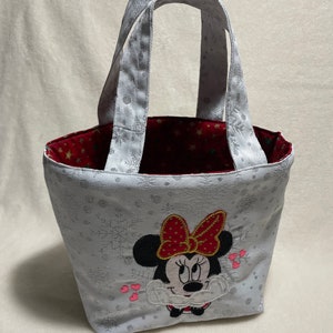 Mini-Weihnachtsstoffkorb für Kinder // Personalisierte Tasche mit Weihnachtsapplikation bestickt // Kinderhandtasche