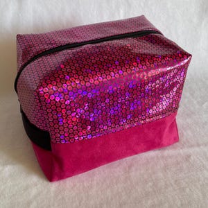 グリッターキューブ化粧ポーチ // 女性用バニティキューブ // 化粧品と洗面用具の収納 // 滑らかなグリッターポリエステルバッグ