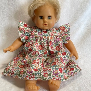 Doll clothing // Loose dress with ruffled sleeves in liberty D&#39;Anjo fabric