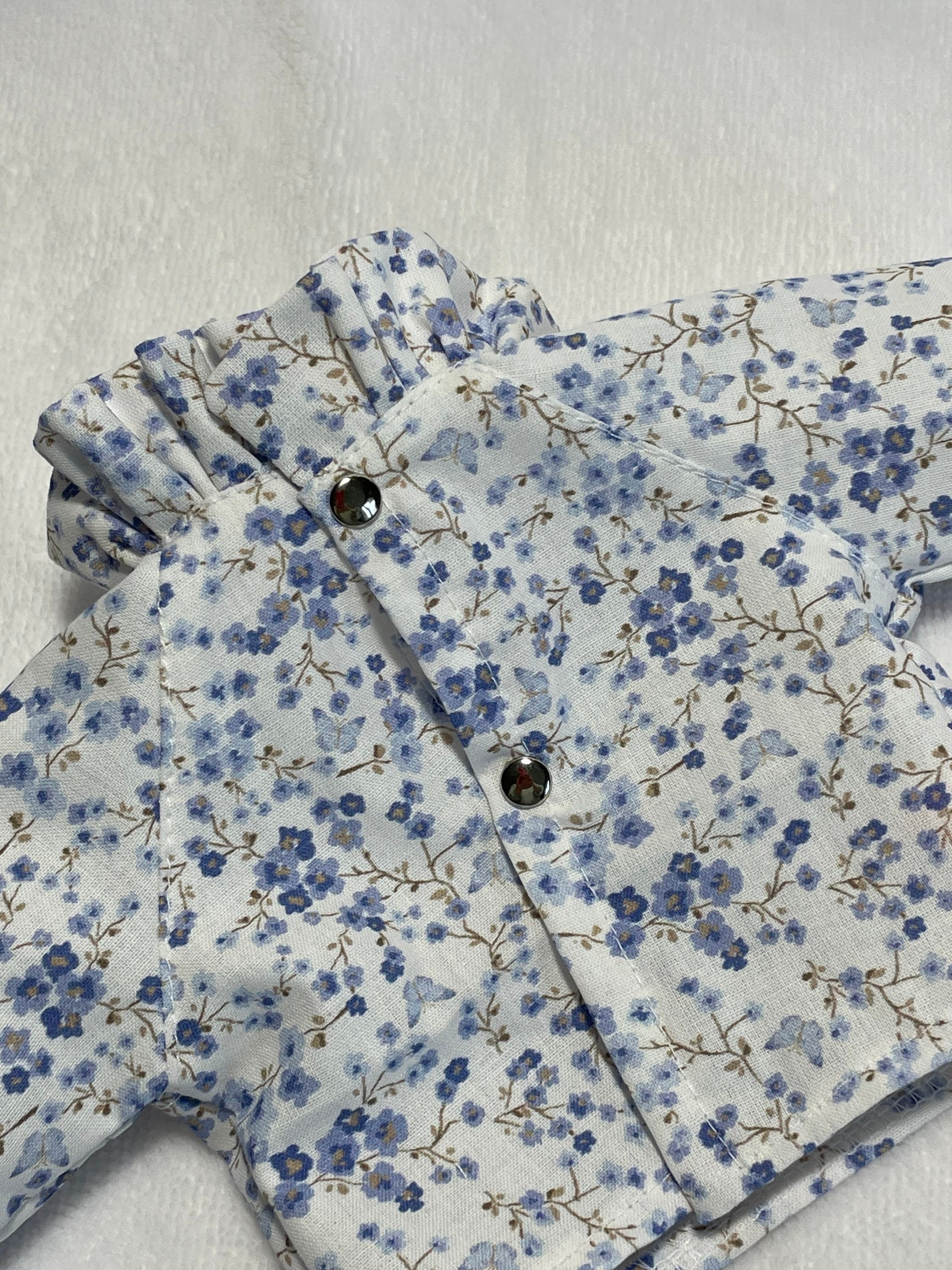 人形の服 // 人形、人形用の花柄プリントコットンのフリル襟付き