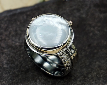 Round Mother of Pearl Ring in Sterling Silver & 14k Gold - Size 8 US