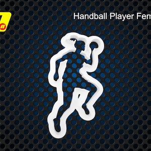 Könnte beinhalten: Eine weiße Silhouette einer Handballspielerin in Aktion, vor einem dunkelblauen und schwarzen perforierten Hintergrund. Der Text "Handball Player Female" wird über der Figur angezeigt. Ein gelbes und rotes Logo befindet sich in der oberen linken Ecke.