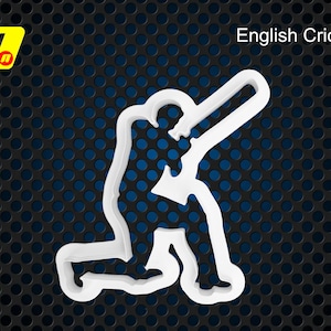 Puede incluir: Contorno blanco de un jugador de críquet en posición de bateo, sobre un fondo azul oscuro y negro. Las palabras "English Cricket" se muestran en la esquina superior derecha. Un logotipo amarillo y rojo está en la parte superior izquierda.