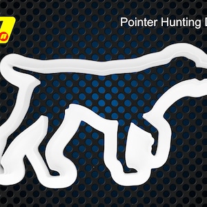 Może przedstawiać: Biała plastikowa foremka do ciastek w kształcie psa myśliwskiego Pointer. Pies jest w profilu na tle ciemnoniebieskiej i czarnej perforowanej blachy metalowej. Widoczny jest napis "Pointer Hunting Dog".