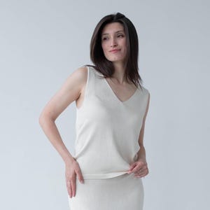 Ivory cream Silk Sleeveless Top, V Neck Knit Blouse, Minimalist Summer Tank in 100% Silk, Minimalist Summer Luxury Tank