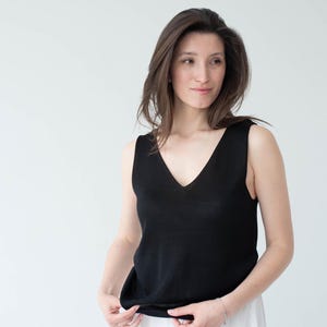 Classic Black Silk Sleeveless Top, V Neck Knit Blouse, Minimalist Summer Tank in 100% Silk, Minimalist Summer Luxury Tank