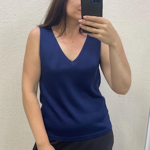 Blue pure silk sleeveless top, Navy Blue V Neck Knit Blouse, Minimalist Summer Tank in 100% Silk, Minimalist Summer Luxury Tank