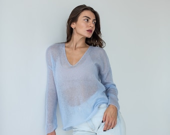 Hellblauer Mohair-Pullover: Fuzzy V-Neck übergroße Strick