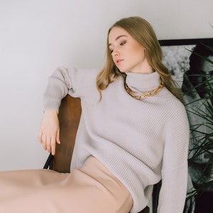 Suéter de cuello alto de gran tamaño para mujer, suéter relajado de canalé de lana con una silueta holgada