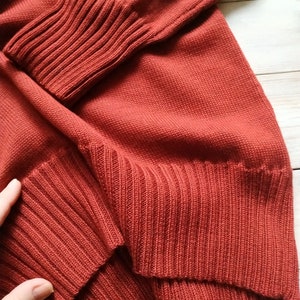 Suéter de gran tamaño de lana merino, cuello alto de lana cálido de terracota, suéter cálido minimalista para mujeres imagen 6