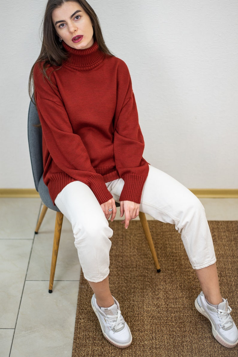 Suéter de gran tamaño de lana merino, cuello alto de lana cálido de terracota, suéter cálido minimalista para mujeres imagen 7