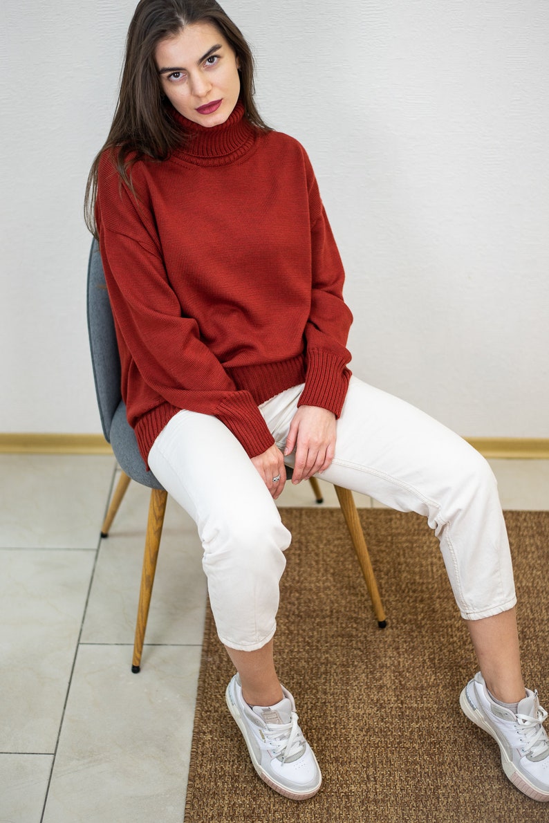 Suéter de gran tamaño de lana merino, cuello alto de lana cálido de terracota, suéter cálido minimalista para mujeres imagen 3