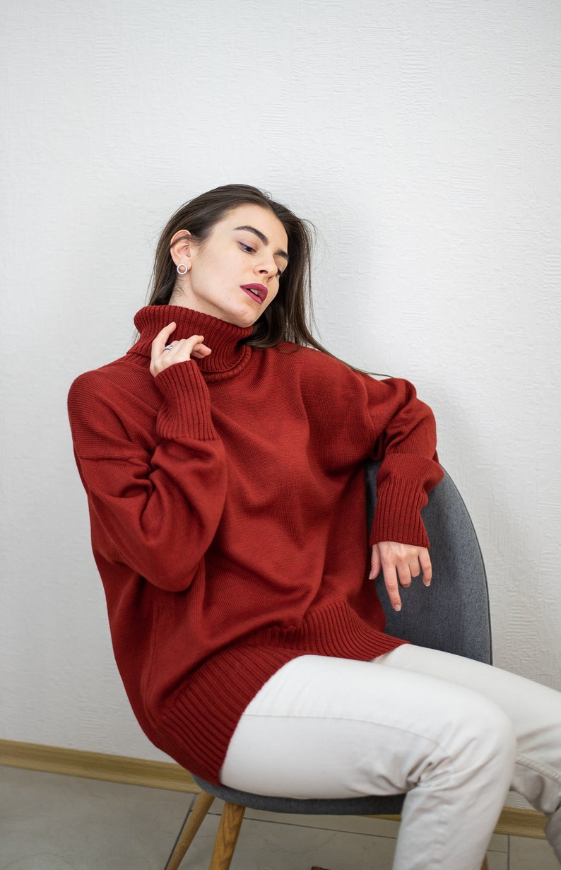 Suéter de gran tamaño de lana merino, cuello alto de lana cálido de terracota, suéter cálido minimalista para mujeres imagen 4