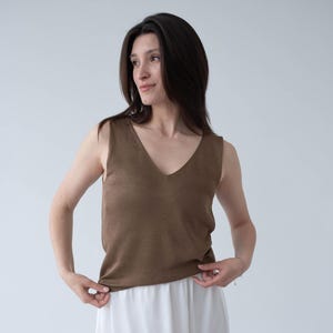 Brown camel pure silk sleeveless top, Bronze V Neck Knit Blouse, Minimalist Summer Tank in 100% Silk, Minimalist Summer Luxury Tank