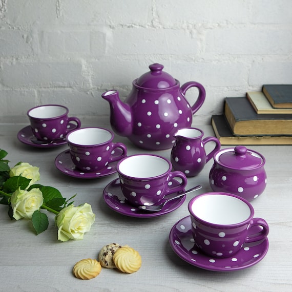 Set da tè in ceramica viola, SET teiera per QUATTRO, teiera grande,  lattiera, zuccheriera e 4 tazze da tè e piattini, ceramica a pois fatta a  mano -  Italia