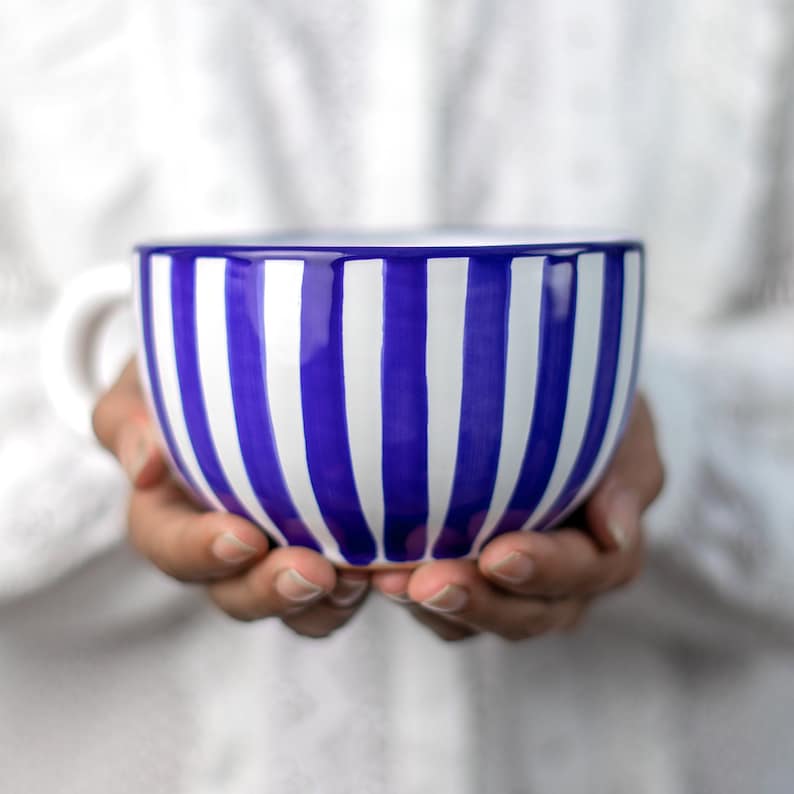 Große Kaffeetasse Keramik Suppentasse Steingut-Kaffeetasse, Marineblauer Streifen, Küstenstrand, EXTRA LARGE Becher, handgemachte süße Keramiktasse Bild 1