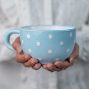 Grande tasse à café | Tasse à soupe en poterie | Tasse à café en grès, pois bleu ciel et blanc, tasse EXTRA LARGE, tasse mignonne en céramique faite à la main