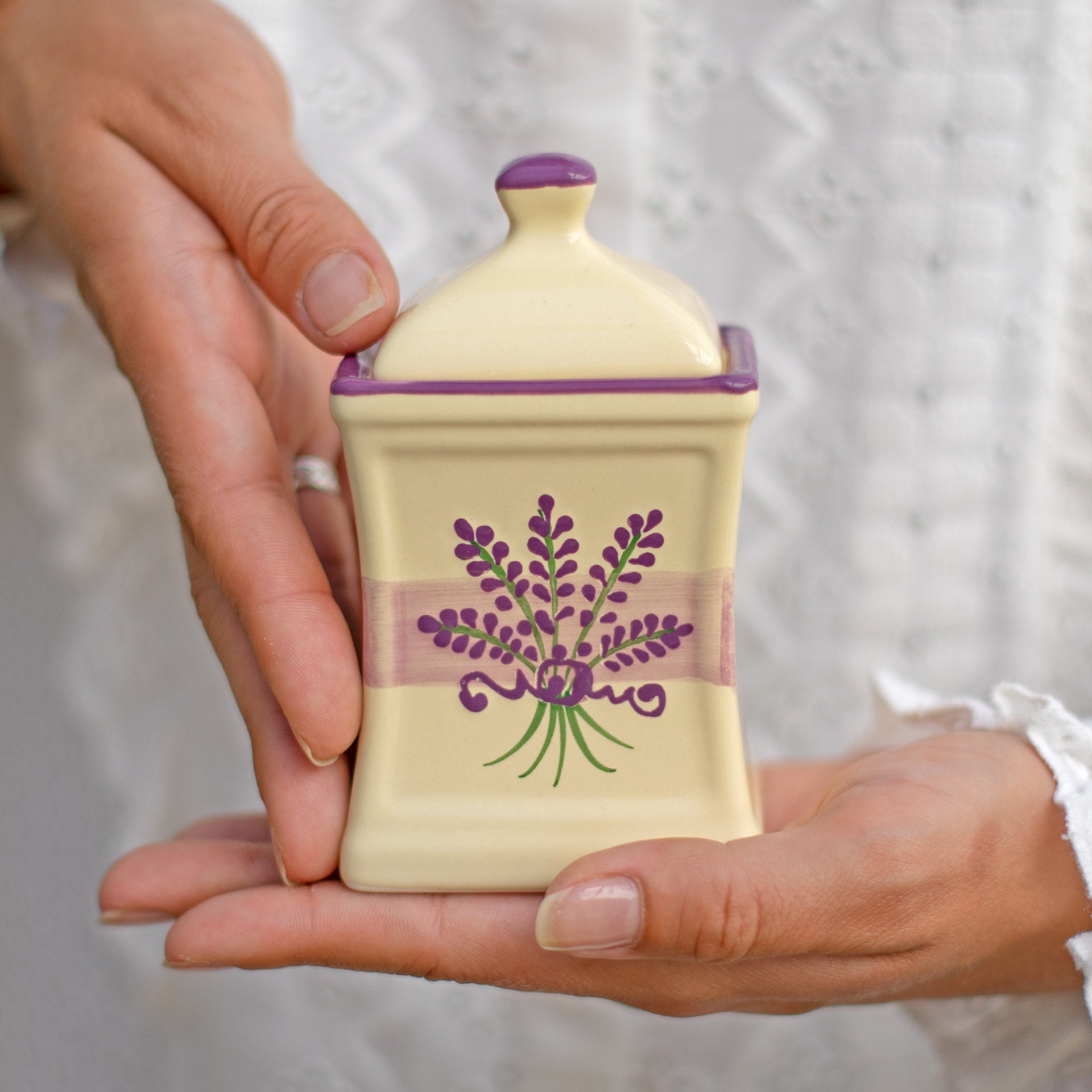 pot à épices lavande | bidon de cuisine bocal rangement, poterie faite la main unique en céramique violet floral, pendaison crémaillère
