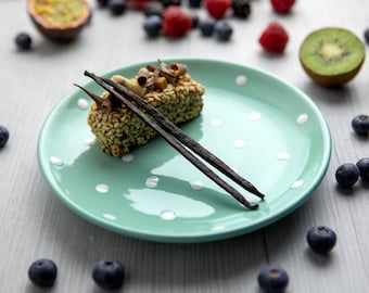 Assiette à dessert en céramique | Assiette à gâteau | Assiette décorative | Grès jeté à la main, assiette en poterie à pois bleu sarcelle et blanc de 8 pouces