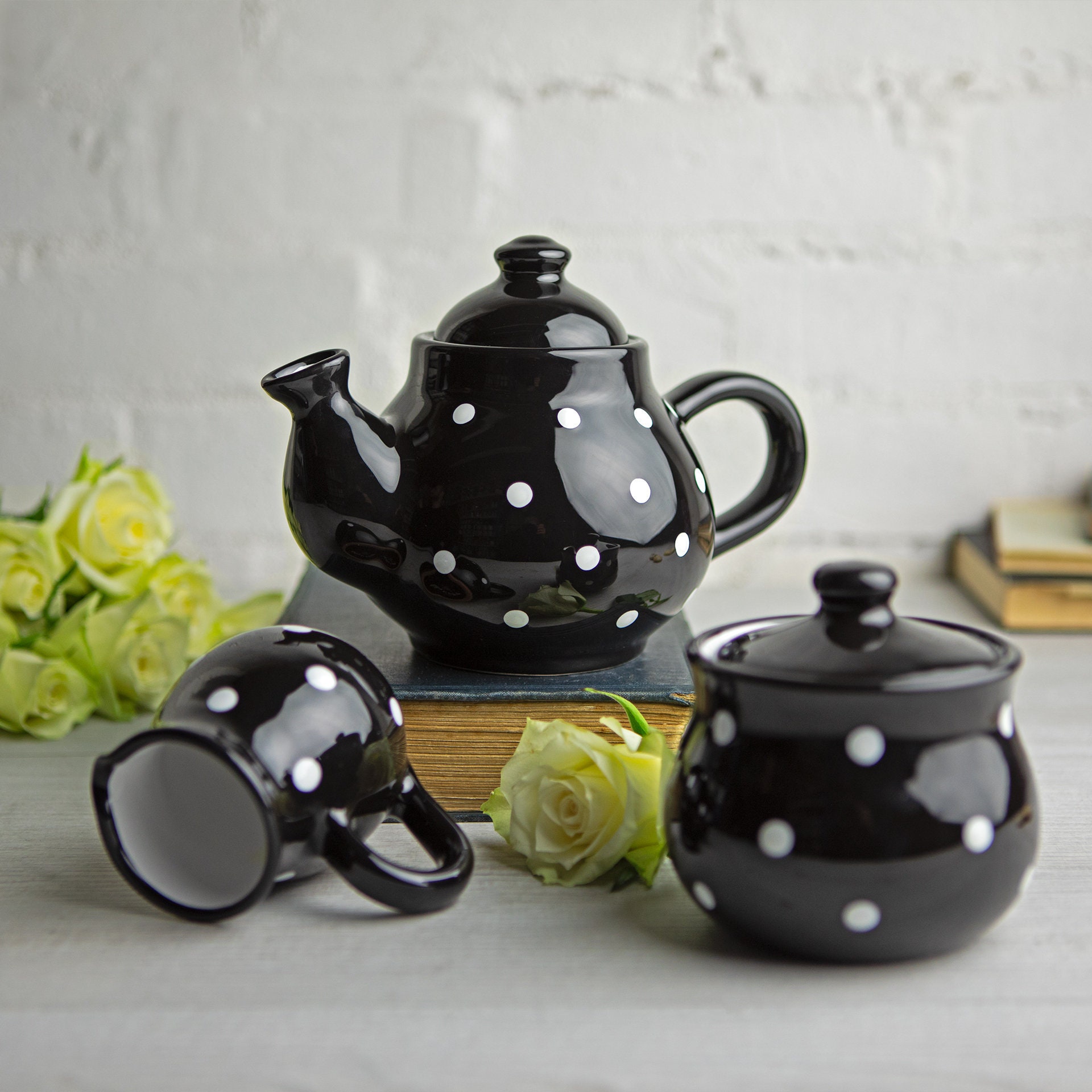 Schwarzes Keramik Tee Set, Handgemachte Teekanne Set, KLEINE Teekanne, Milchkännchen, Zuckerdose Set, Steinzeug Keramik mit weißen Tupfen