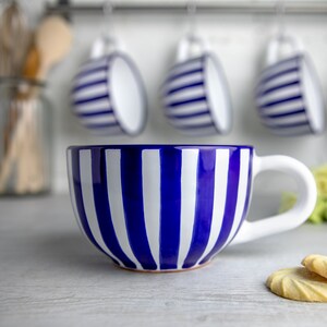 Grande tasse à café Tasse à soupe en poterie Tasse à café en grès, rayures bleu marine, plage côtière, tasse EXTRA LARGE, tasse mignonne en céramique faite à la main image 3