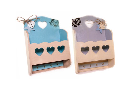 Cassetta porta chiavi grande da appoggio e da parete in legno beige e panna con anta 6 posti. Cassetta porta chiavi grande da appoggio e da parete in legno beige e panna con anta 6 posti.